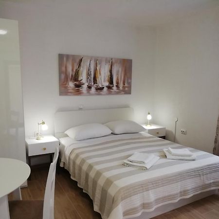 Apartments Valentina-B Nin Eksteriør billede