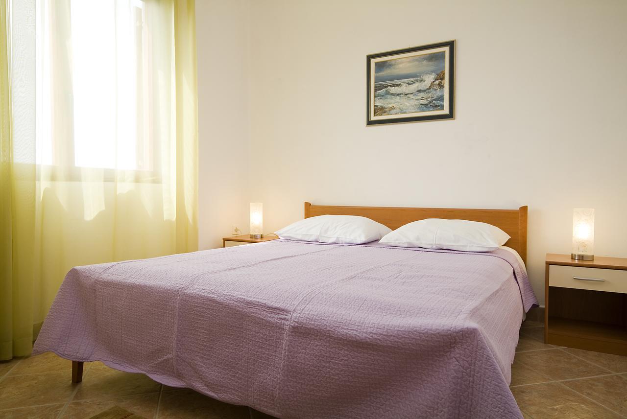 Apartments Valentina-B Nin Eksteriør billede